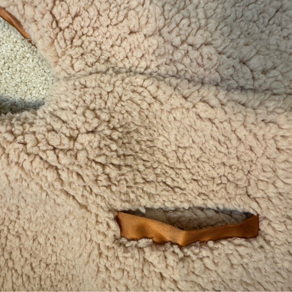 Wanna This Womens M Tan Asymmetric 2 Pocket So Soft Wooly Furry Satin Trim Vest - Picture 9 of 14